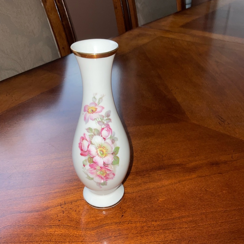 Vintage‎ Gerold Porzellan Vase​, 6” Tall, gorgeous condition, pink flowers